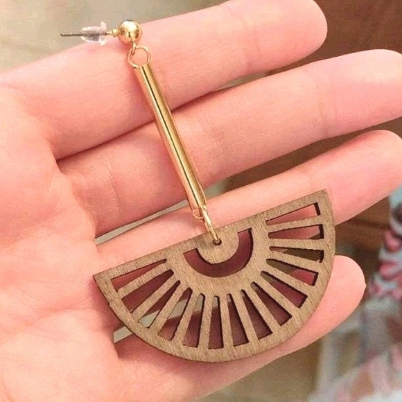 💖 2/$30 Boho brown gold fan drop dangle lightweight cute faux wood earrings - Picture 9 of 12